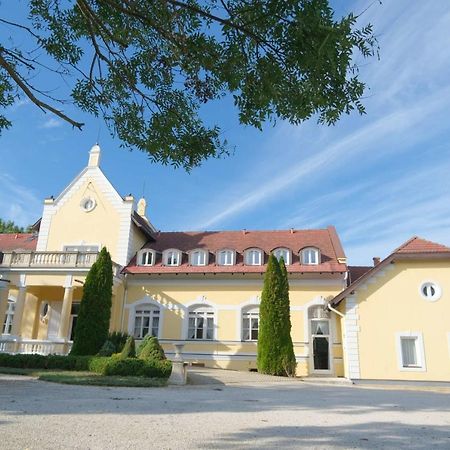 Rosenberg Kuria Bed & Breakfast Taplanszentkereszt Dış mekan fotoğraf
