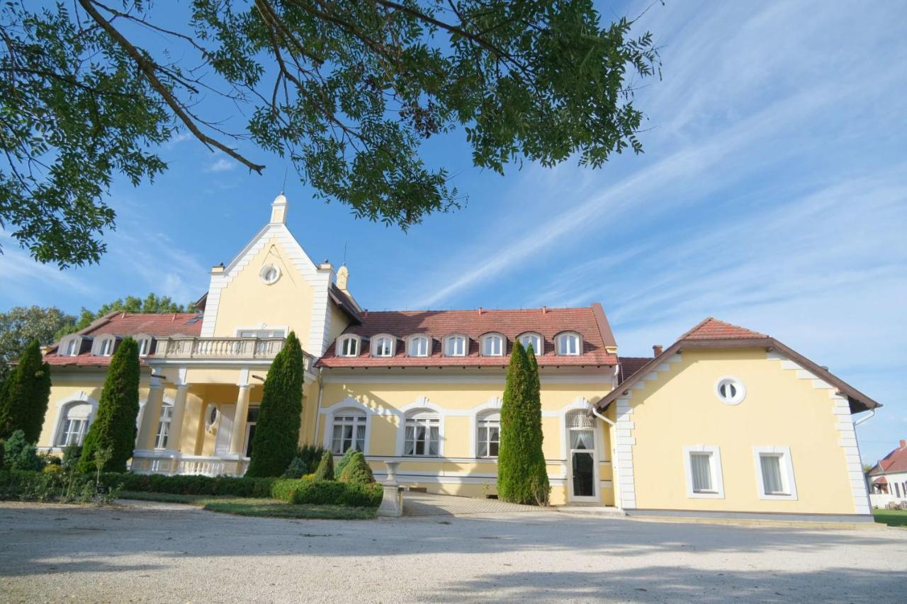 Rosenberg Kuria Bed & Breakfast Taplanszentkereszt Dış mekan fotoğraf