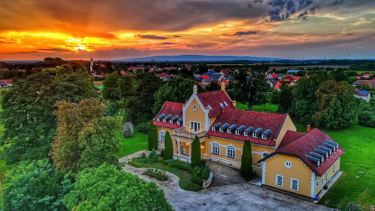 Rosenberg Kuria Bed & Breakfast Taplanszentkereszt Dış mekan fotoğraf