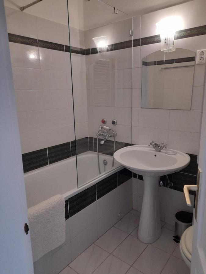 Rosenberg Kuria Bed & Breakfast Taplanszentkereszt Dış mekan fotoğraf